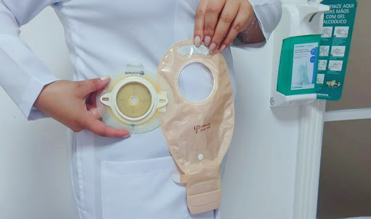 Os desafios que os pacientes que usam bolsas coletoras enfrentam Os desafios que os pacientes que usam bolsas coletoras enfrentam